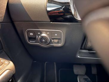 Mercedes GLA 200 — photo 21