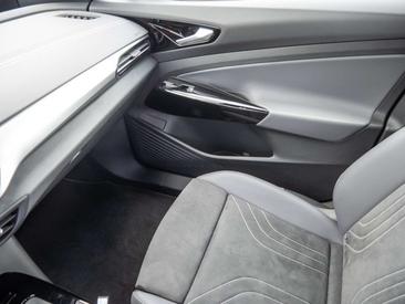 Volkswagen ID.4 Pro Performance — photo 13