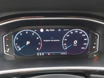 Volkswagen T-Roc 1.5 TSI — photo 10