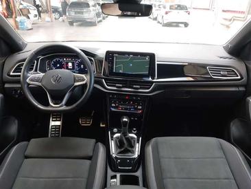 Volkswagen T-Roc 1.5 TSI — photo 12