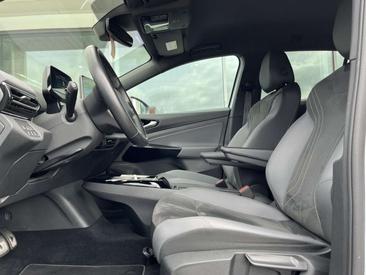 Volkswagen ID.4 Pro — photo 10
