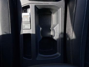 Volkswagen T-Roc Crossover 1.5 TSI DSG — photo 18