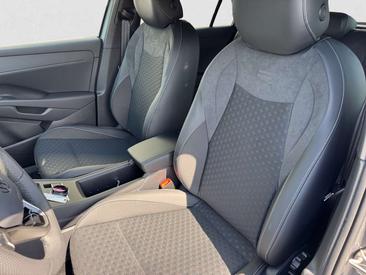 Volkswagen T-Roc Crossover 1.5 TSI DSG — photo 8