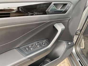 Volkswagen T-Roc 2.0 TSI 4MOTION — photo 14
