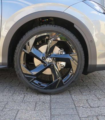 Volkswagen T-Roc 1.5 ETSI — photo 11