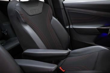 Volkswagen ID.4 GTX 4Motion — photo 11