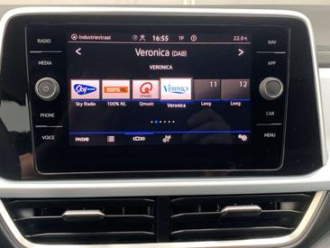 Volkswagen T-Roc 1.5 TSI — photo 29