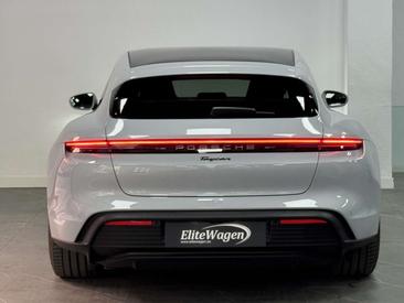 Porsche Taycan — photo 7