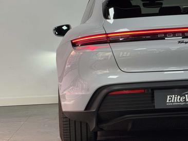 Porsche Taycan — photo 9