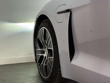 Porsche Taycan — photo 13