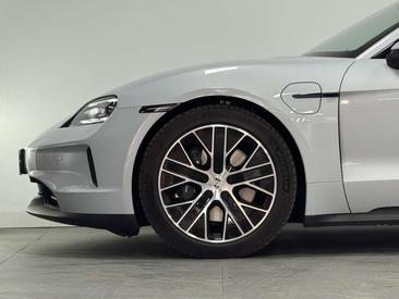 Porsche Taycan — photo 18