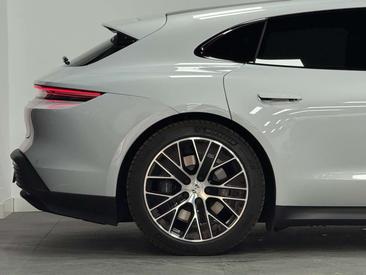 Porsche Taycan — photo 23
