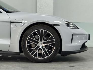 Porsche Taycan — photo 24