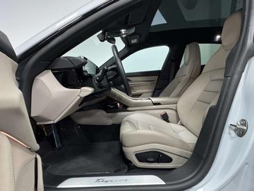 Porsche Taycan — photo 27
