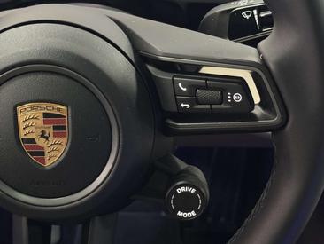 Porsche Taycan — photo 36