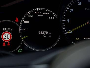 Porsche Panamera 4 E-Hybrid — photo 22