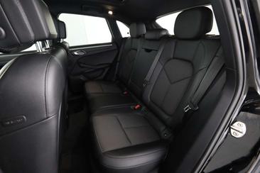 Porsche Macan — photo 10