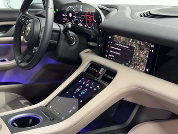 Porsche Taycan — photo 41
