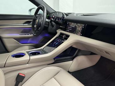 Porsche Taycan — photo 42