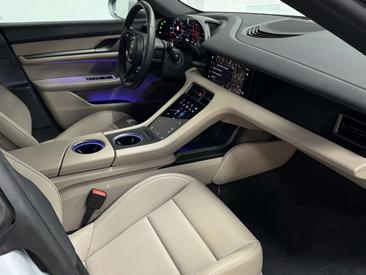 Porsche Taycan — photo 43