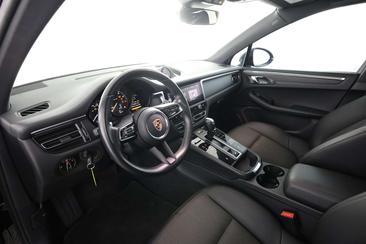 Porsche Macan — photo 8