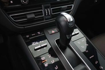 Porsche Macan — photo 19
