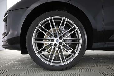 Porsche Macan — photo 16