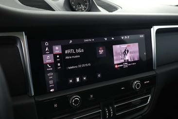 Porsche Macan — photo 18