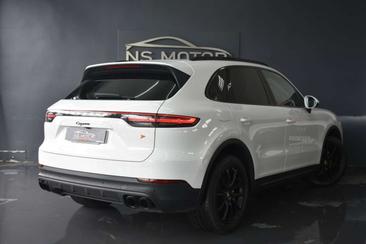 Porsche Cayenne III — photo 3