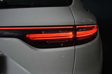 Porsche Cayenne III — photo 12