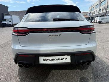 Porsche Macan — photo 7