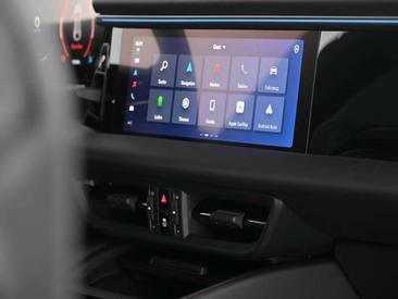 Porsche Macan I Electric — photo 15