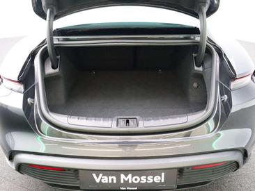 Porsche Taycan 4S — photo 29