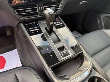 Porsche Macan — photo 15