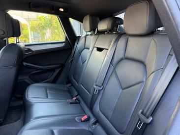 Porsche Macan I S — photo 17