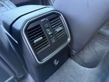Porsche Macan I S — photo 18