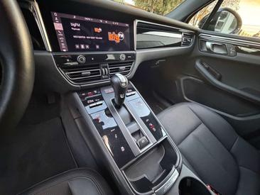 Porsche Macan — photo 10