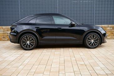 Porsche Macan I 4 Electric — photo 5