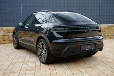 Porsche Macan I 4 Electric — photo 6