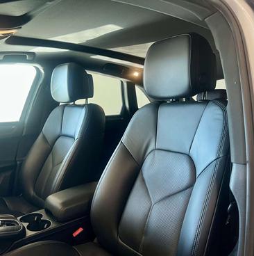 Porsche Macan — photo 6