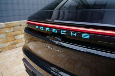 Porsche Macan I 4 Electric — photo 9