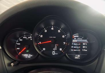 Porsche Macan — photo 9