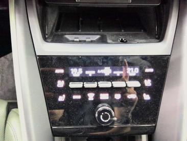 Porsche Macan I Electric — photo 12