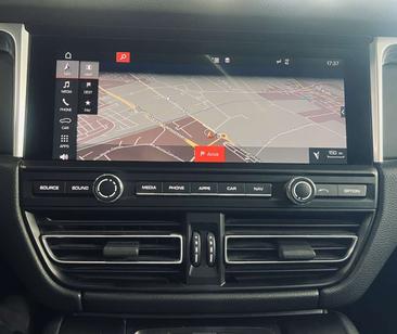 Porsche Macan — photo 10