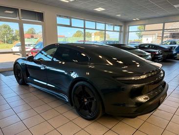 Porsche Taycan 4S — photo 3