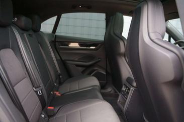 Porsche Macan I 4 Electric — photo 12