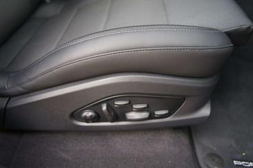Porsche Macan I 4 Electric — photo 13