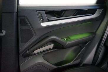 Porsche Cayenne E-Hybrid — photo 18