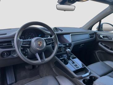 Porsche Macan — photo 8