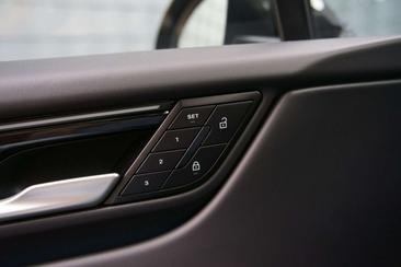 Porsche Macan I 4 Electric — photo 16